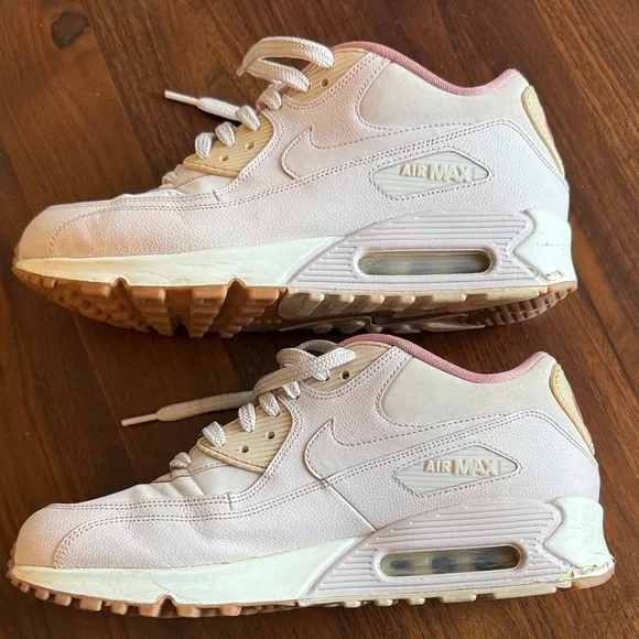 Nike Women’s Cream and Pink Athletic Sneakers - 10W - Picture 8 of 14